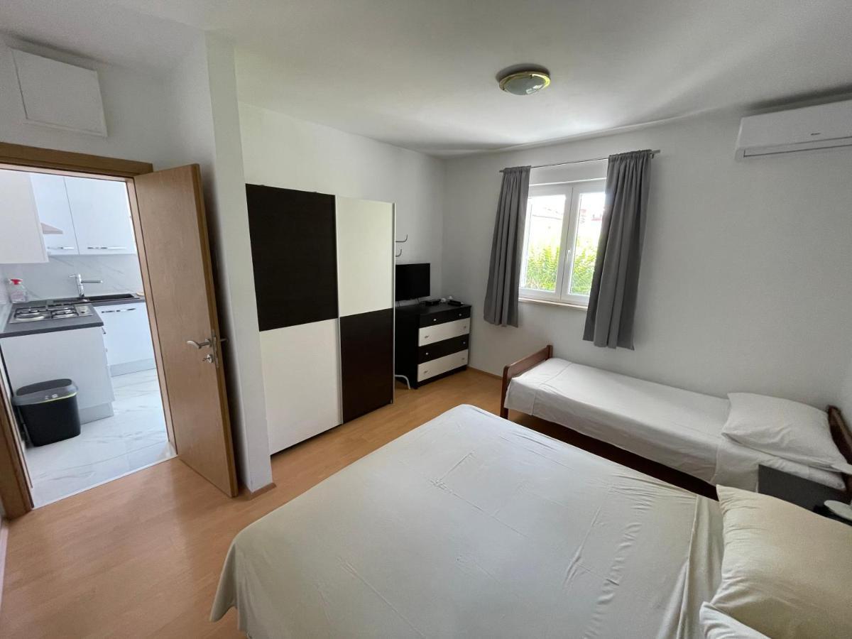 Apartmani Jasminka Vodice Bagian luar foto