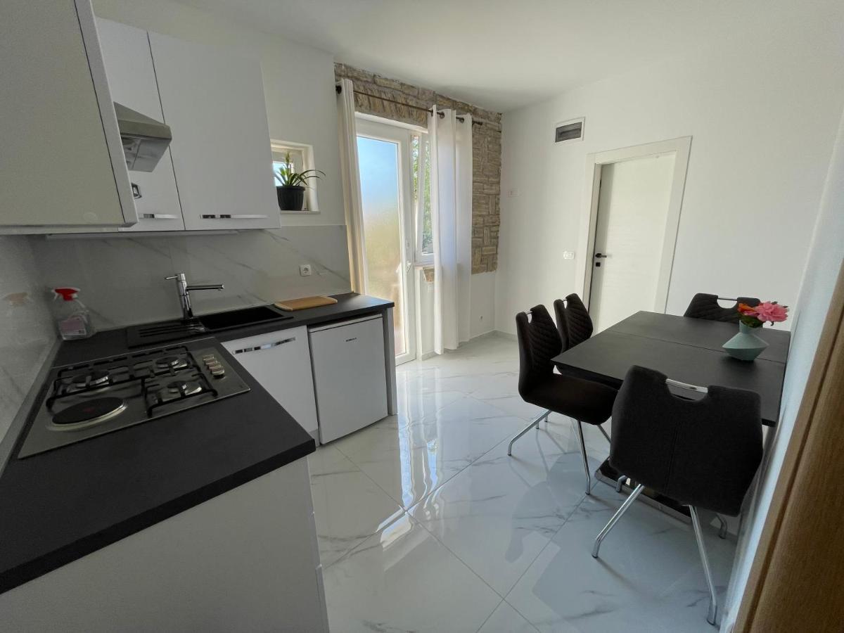Apartmani Jasminka Vodice Bagian luar foto