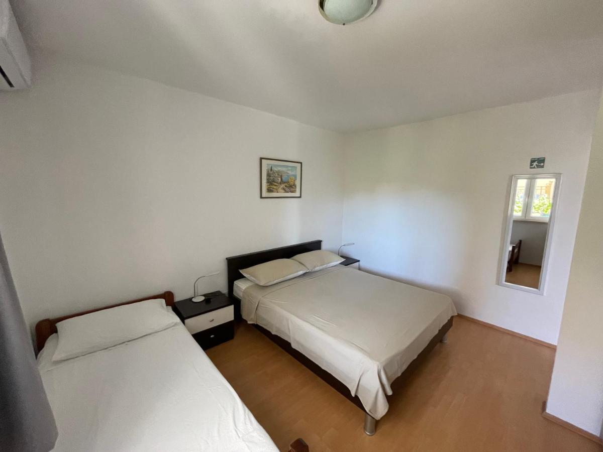 Apartmani Jasminka Vodice Bagian luar foto