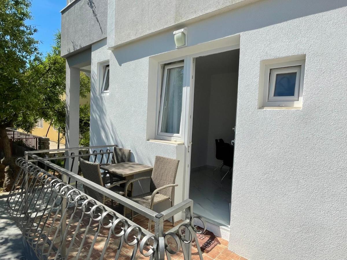 Apartmani Jasminka Vodice Bagian luar foto