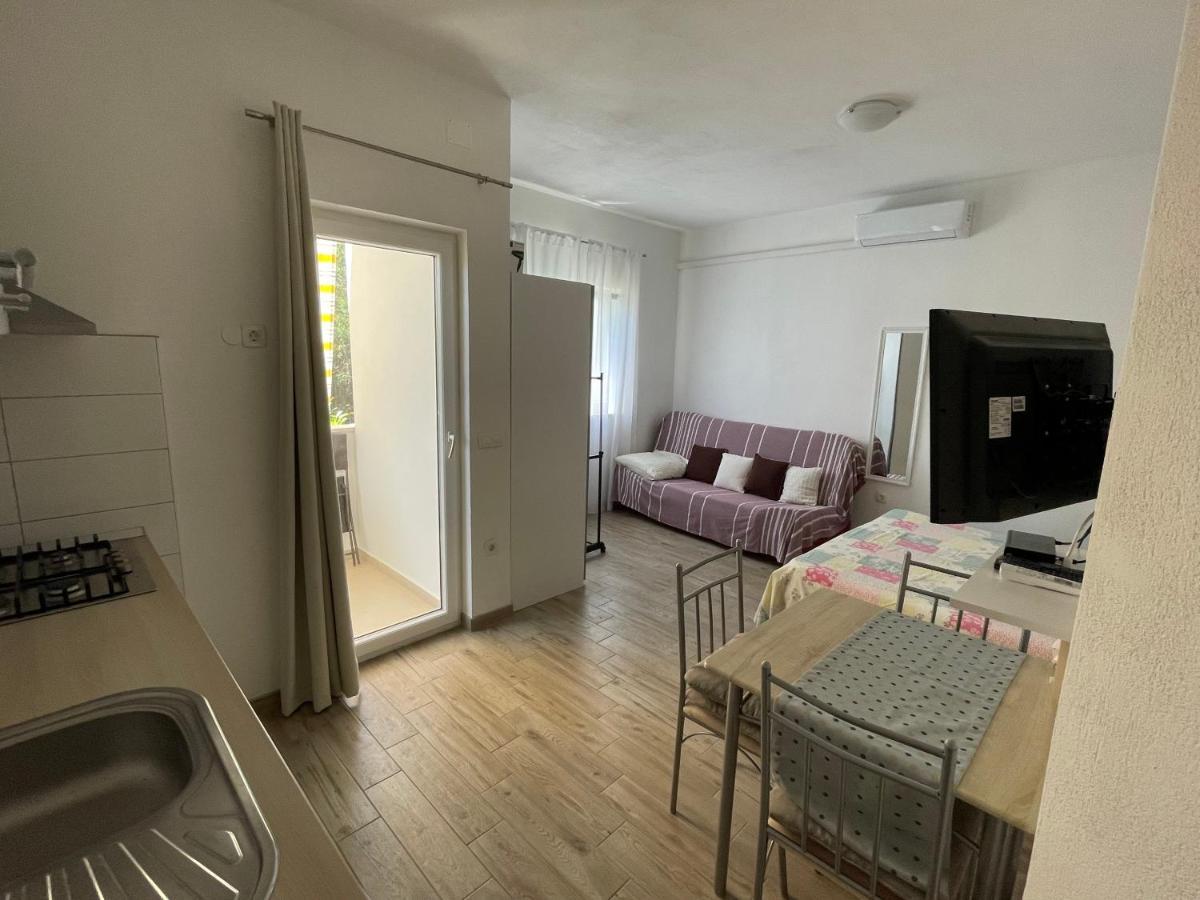Apartmani Jasminka Vodice Bagian luar foto