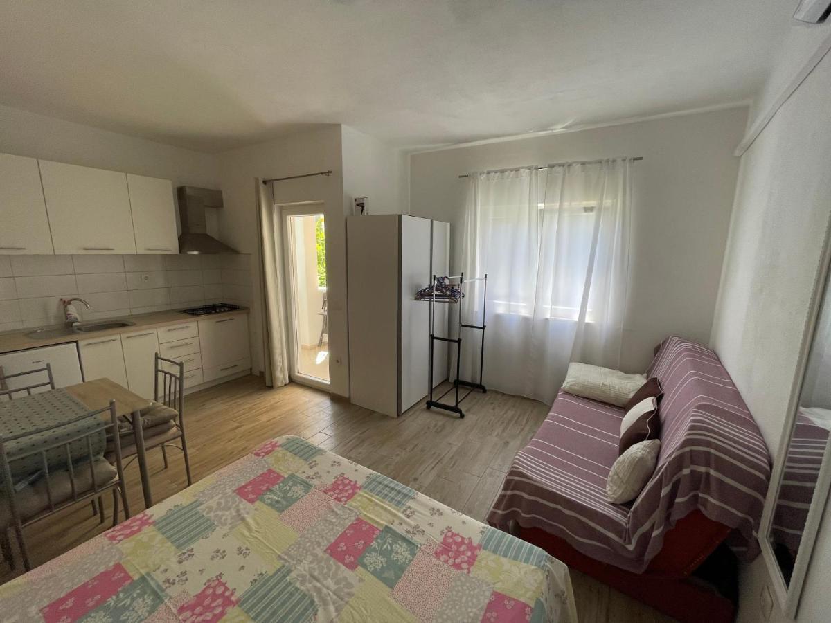 Apartmani Jasminka Vodice Bagian luar foto